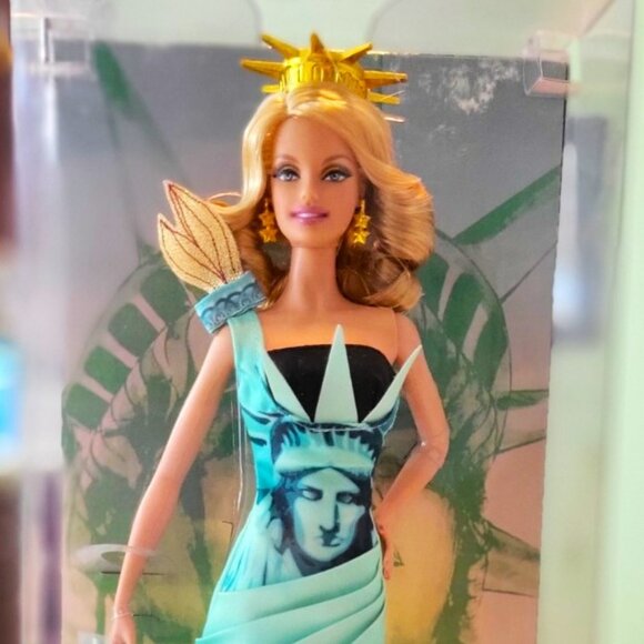 2010 Dolls of the World/Landmark Collection - Statue of Liberty Barbie Doll (NRF